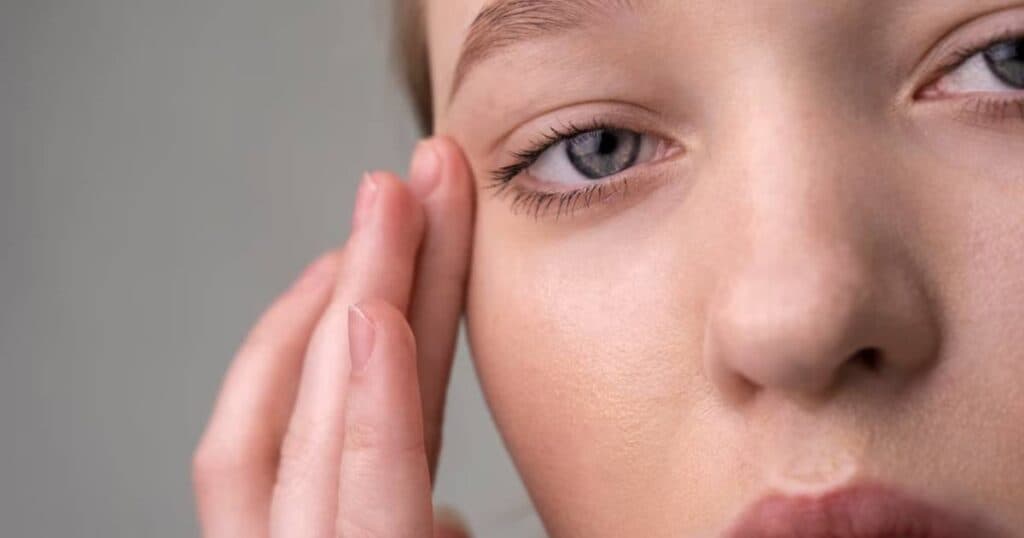 Ptose palpebral: o que é, causas e cirurgia da pálpebra caída